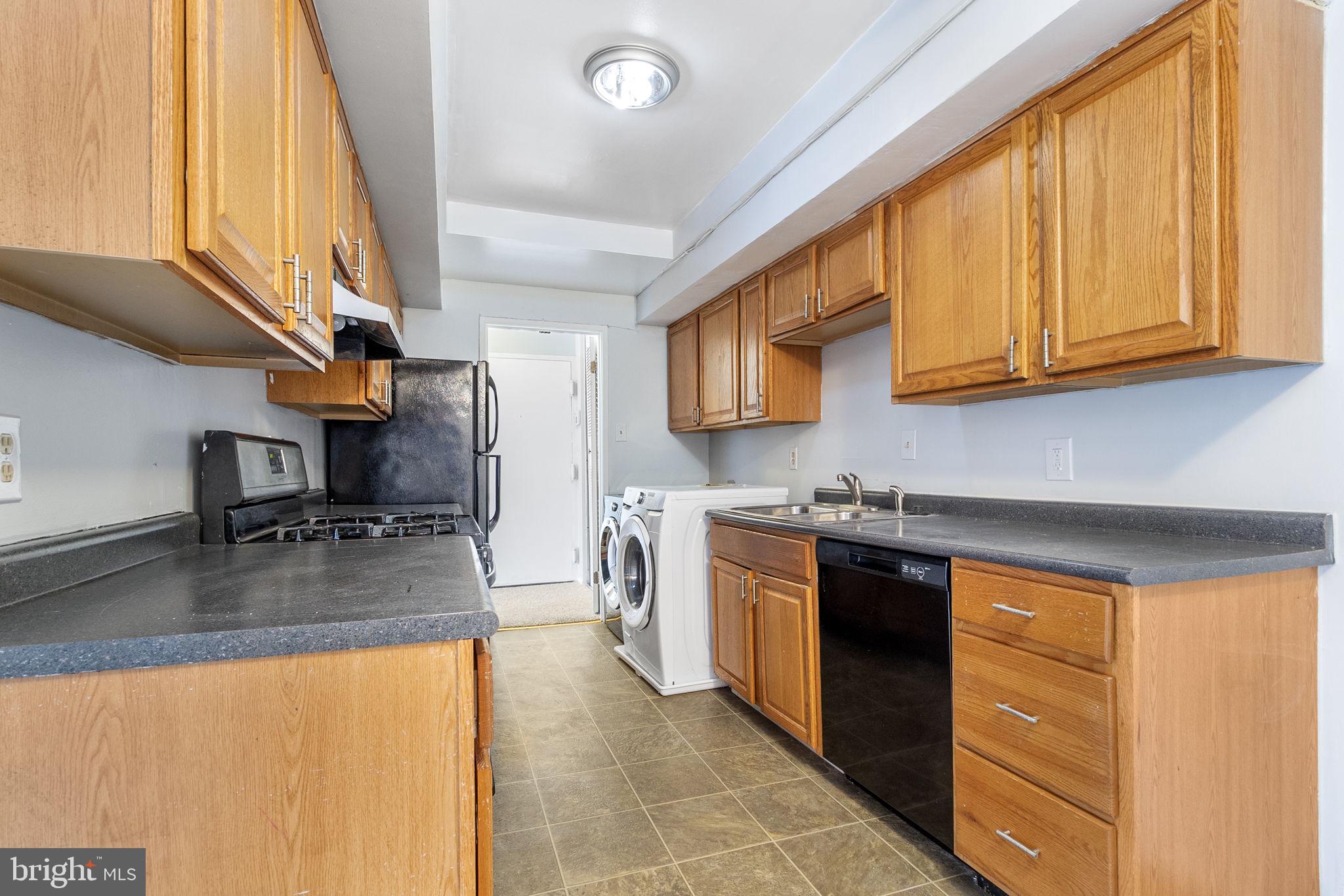 PINES CONDOMINIUM - Residential