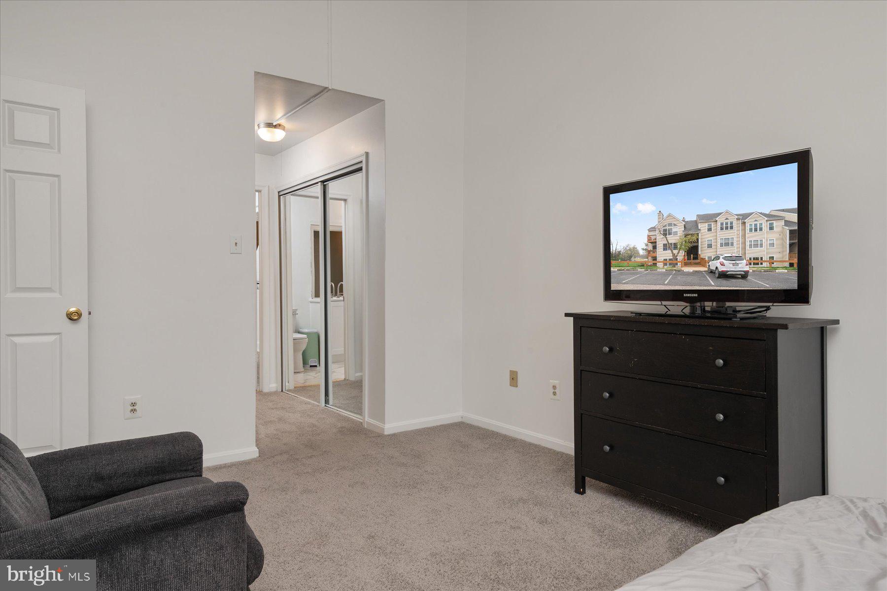 RIVERCHASE - Residential