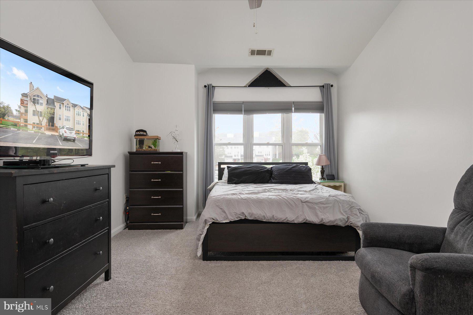 RIVERCHASE - Residential