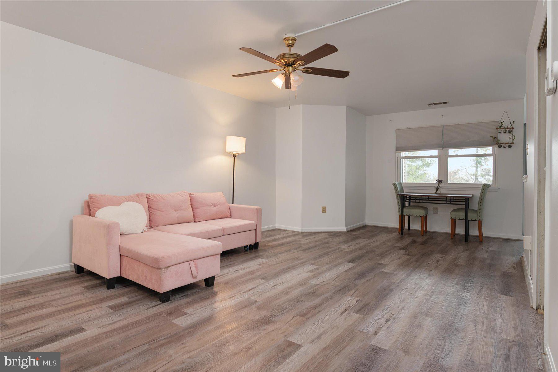 RIVERCHASE - Residential