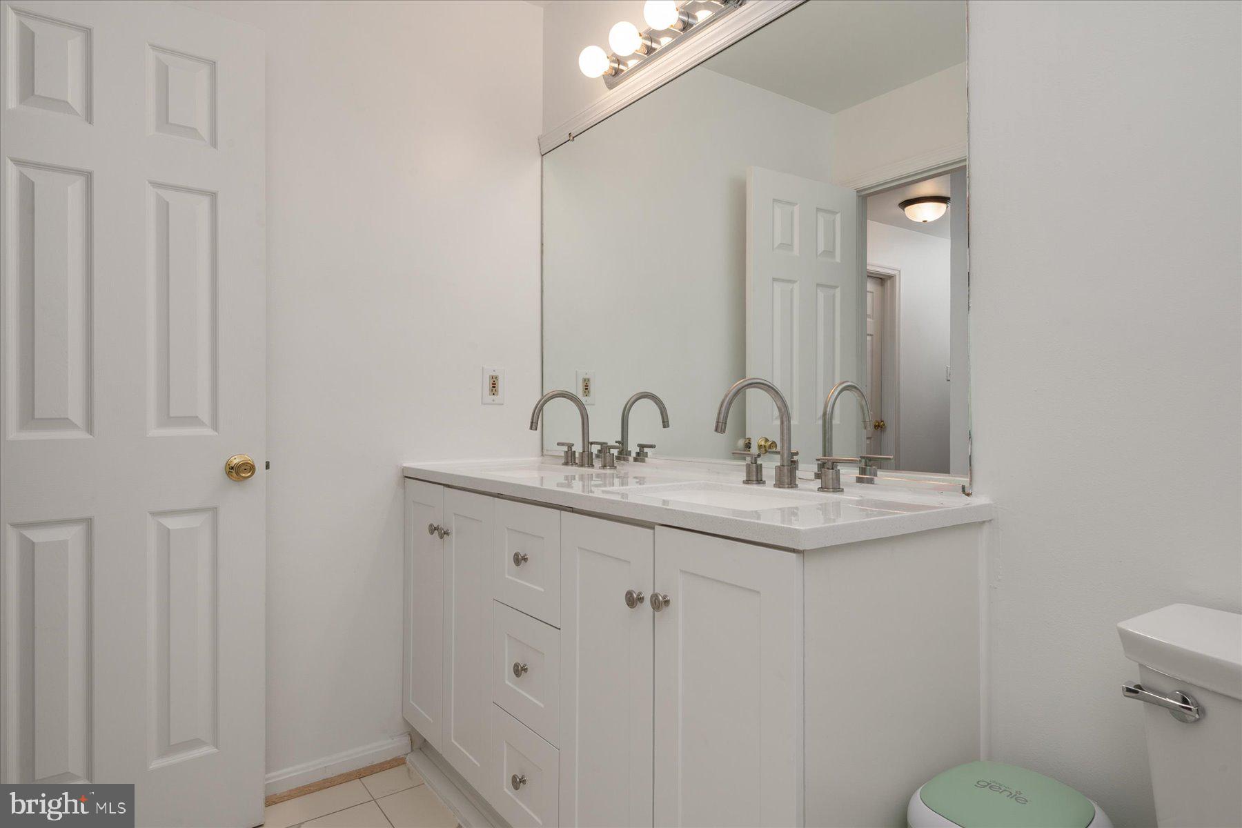 RIVERCHASE - Residential