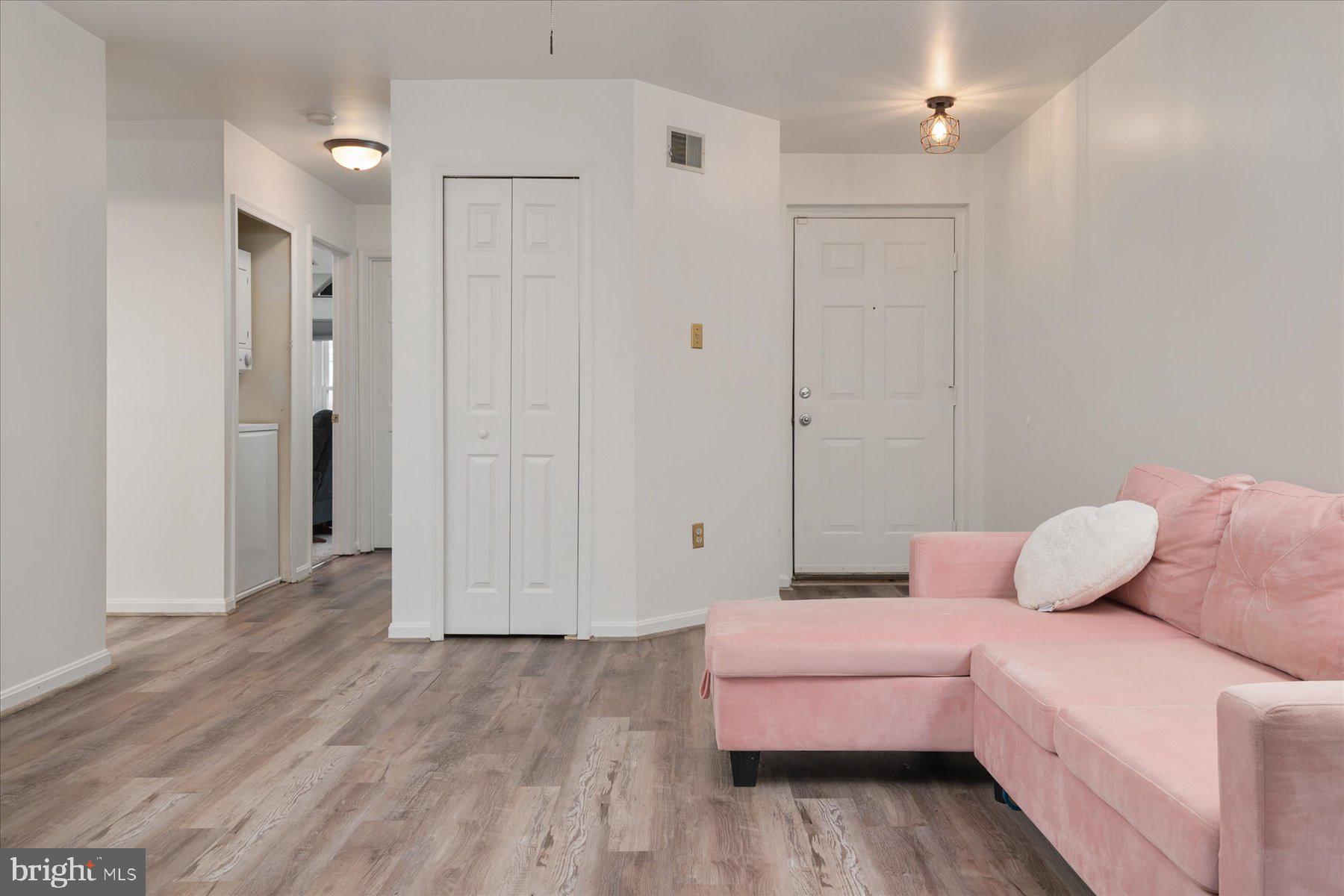 RIVERCHASE - Residential