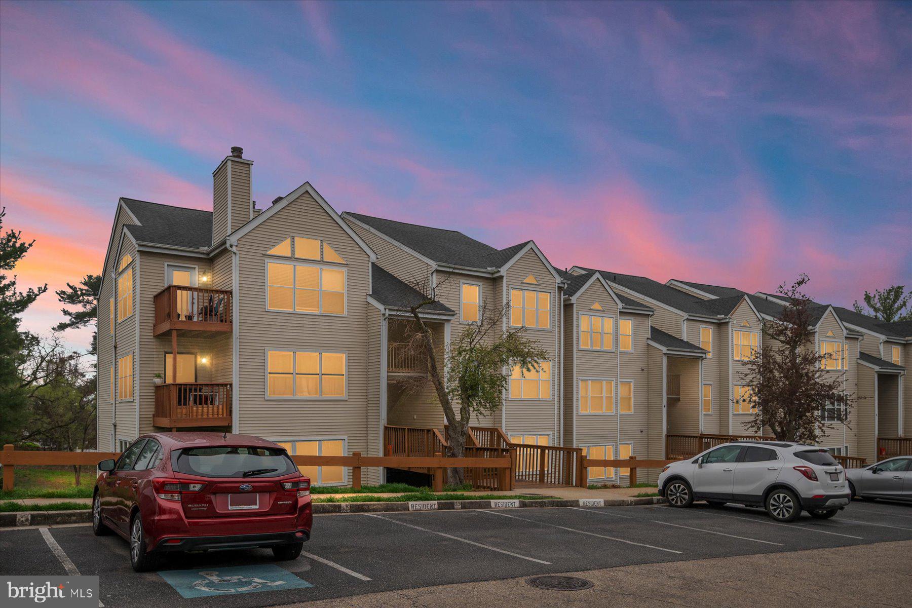 RIVERCHASE - Residential