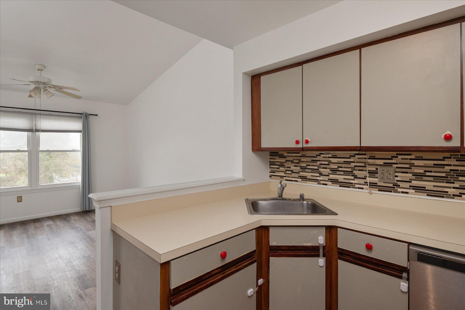 RIVERCHASE - Residential