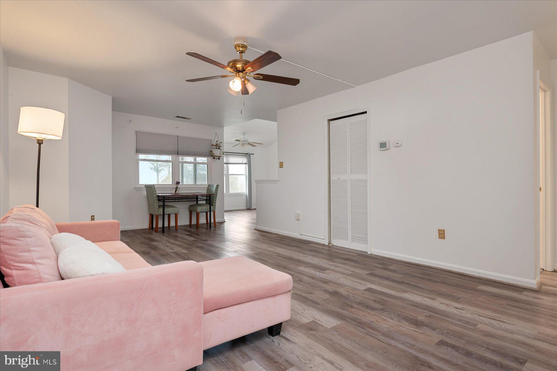 RIVERCHASE - Residential