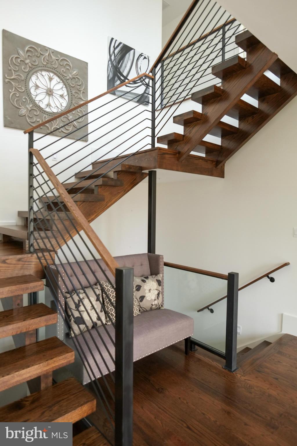 COUNTRY CLUB HILLS - Residential