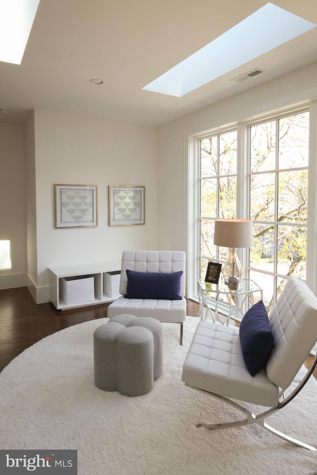 COUNTRY CLUB HILLS - Residential