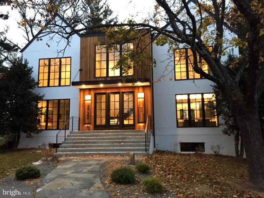 New Modern Custom Renovation. Designed for today's lifestyle: flowing spaces; glass, wood and steel; beautiful kitchen featuring 'U' shaped island, BlueStar range,2 sinks, coffee bar + more; 20x29 Great Rm, Screen Rm, Lower level finished, Spa-like master suite with spectacular bath. Design simplicity & attention to each space & detail make this home unique. Located in CCH. Please show!