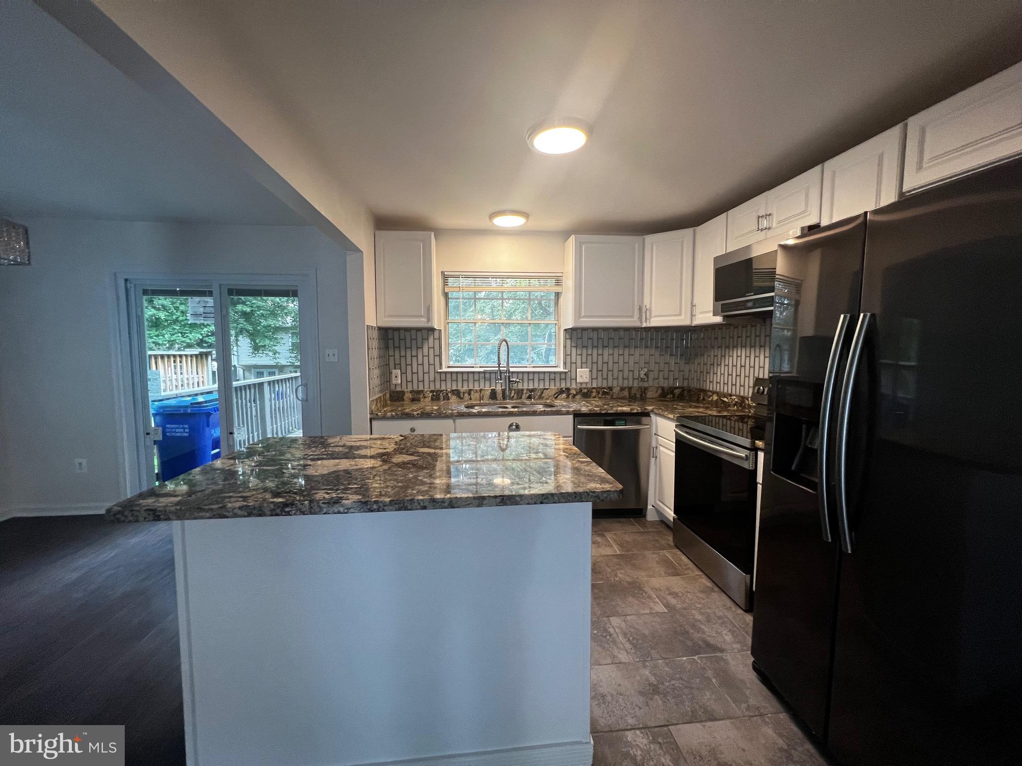 LAKE VILLAGE MANOR - Residential Lease