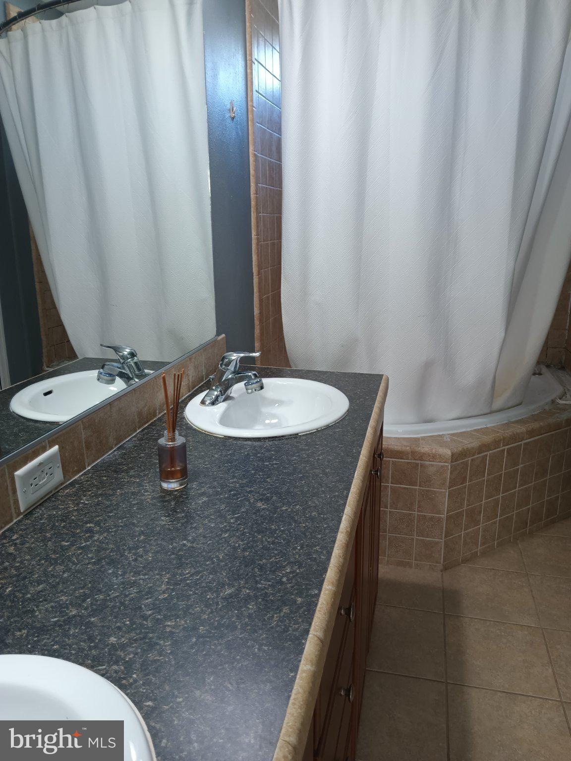 MEADOWS OF CHANTILLY - Residential