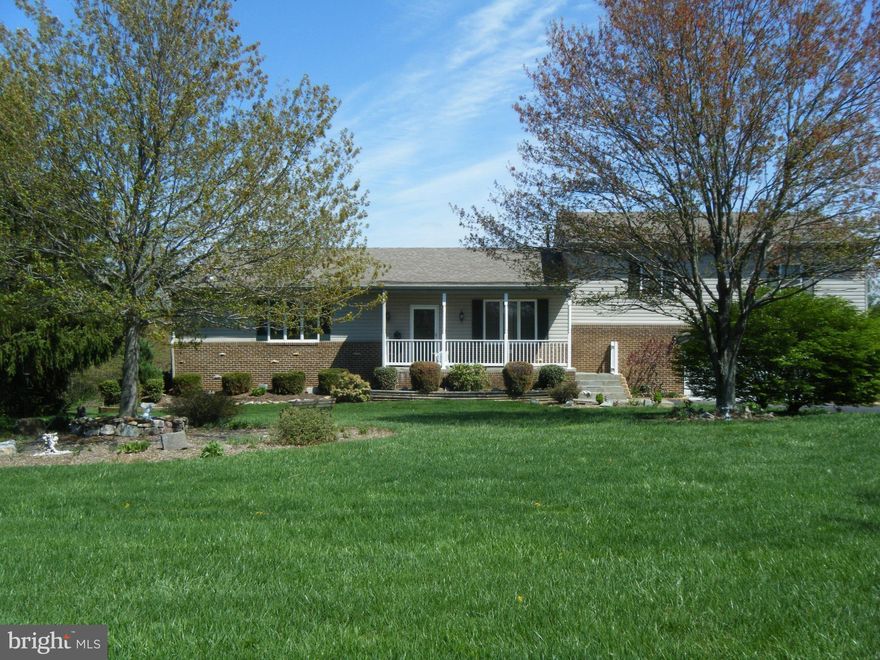 Three acres of land in Jefferson County! This home features a newly remodeled kitchen, large spacious bedrooms, huge pantry, a loft ,an enormous basement, that can be finished and still have plenty of room for storage. The two car garage has a built in tool bench. The back deck will be sure to host many cookouts and create lots of memories. This is a must see to appreciate!!!