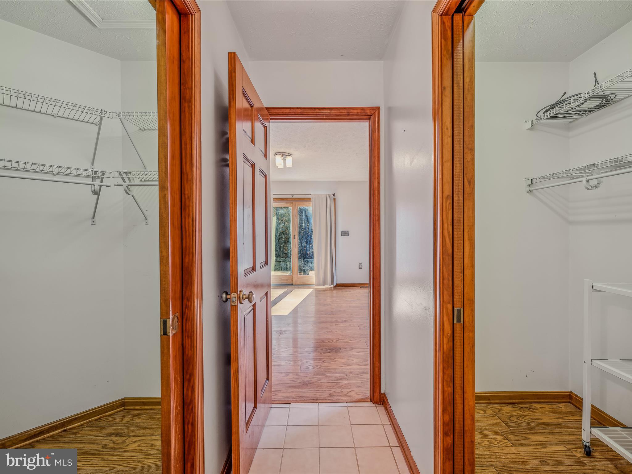 VILLAGE SQUARE - Residential