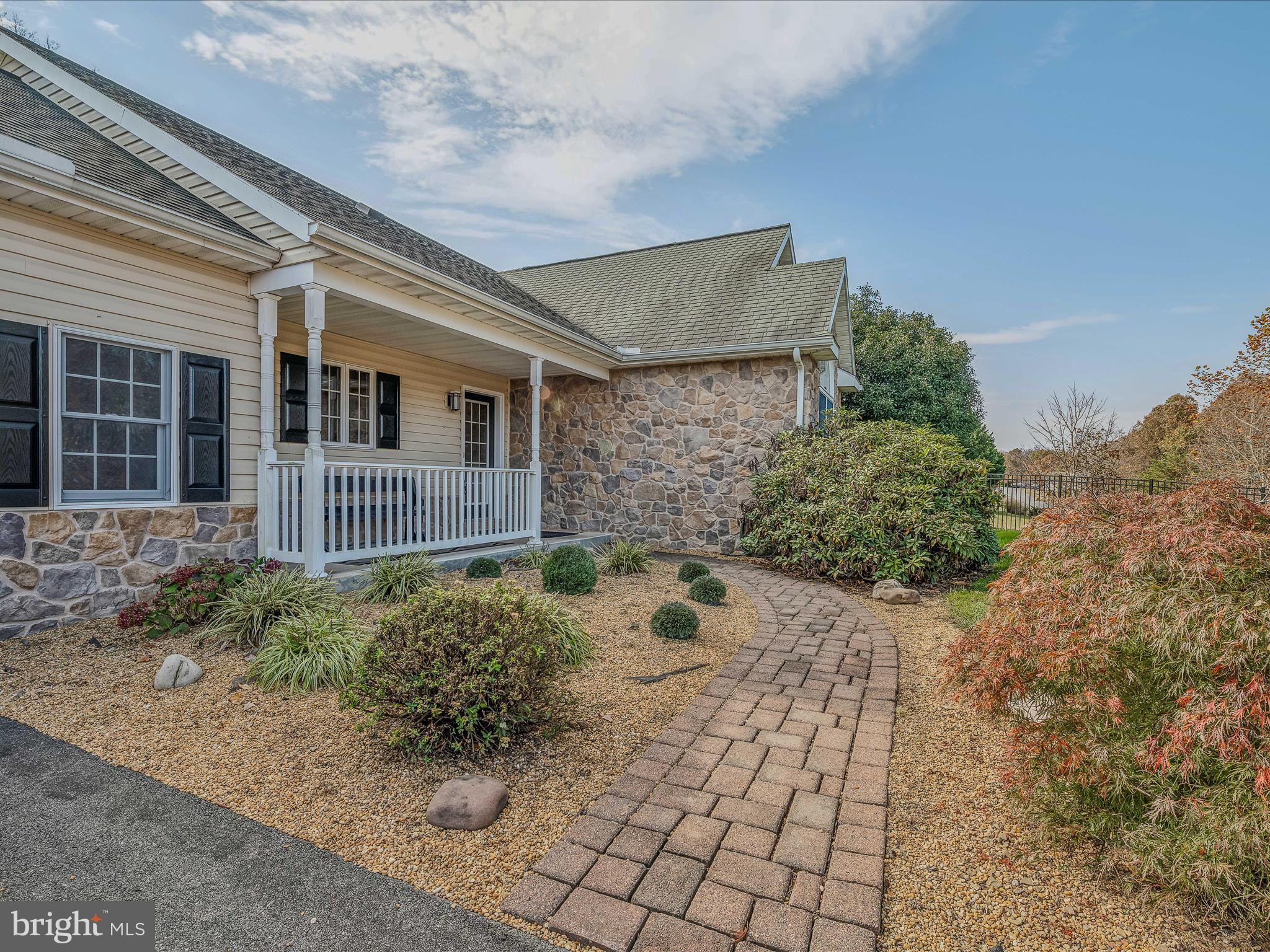 VILLAGE SQUARE - Residential