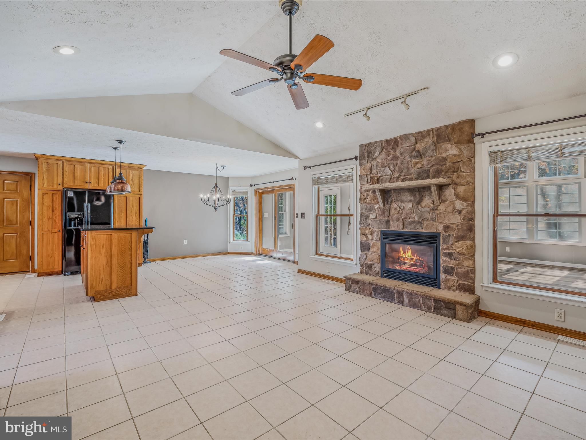 VILLAGE SQUARE - Residential