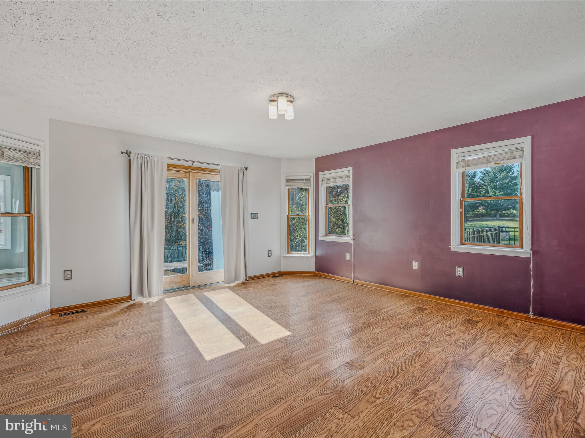 VILLAGE SQUARE - Residential