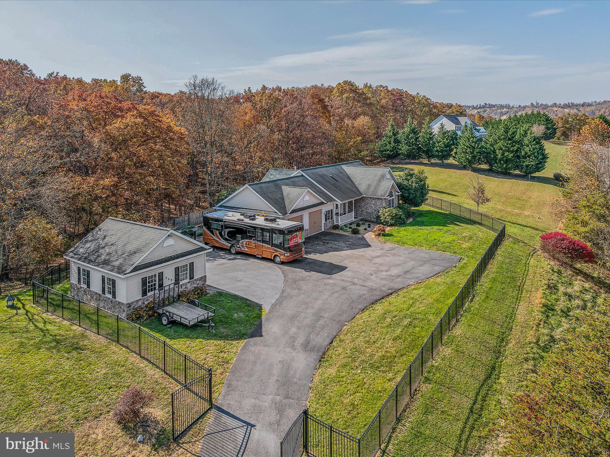 VILLAGE SQUARE - Residential