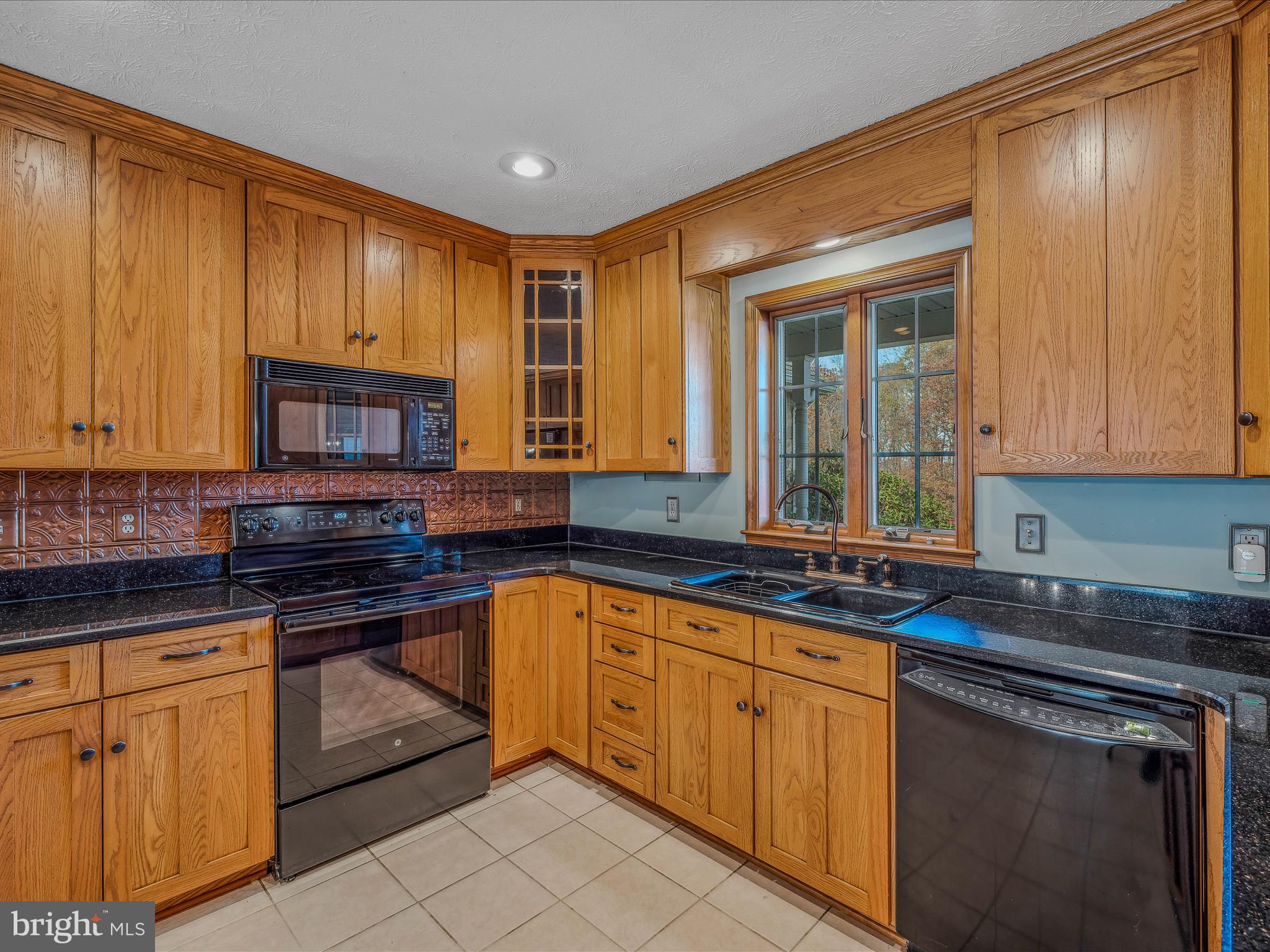 VILLAGE SQUARE - Residential