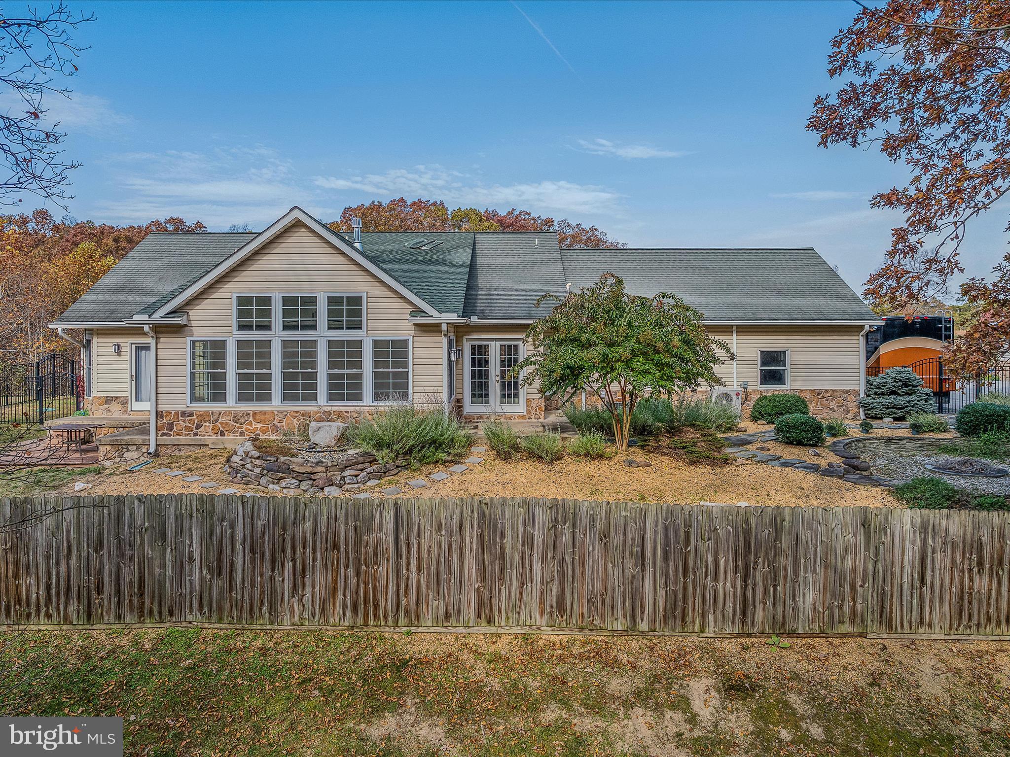 VILLAGE SQUARE - Residential