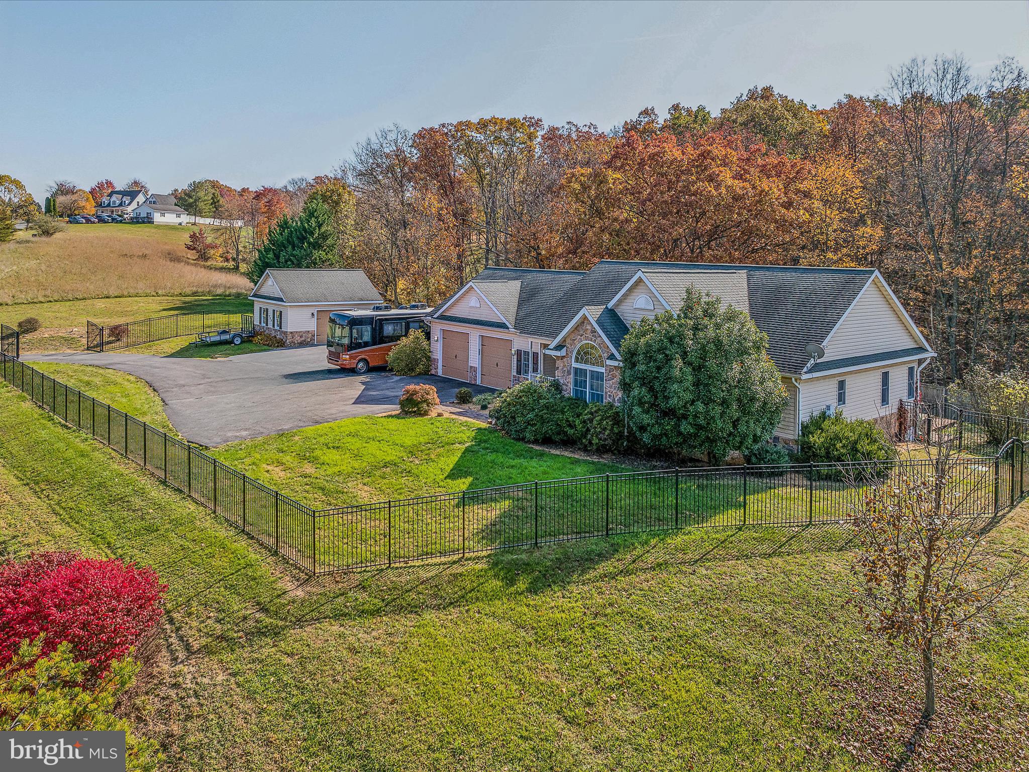 VILLAGE SQUARE - Residential