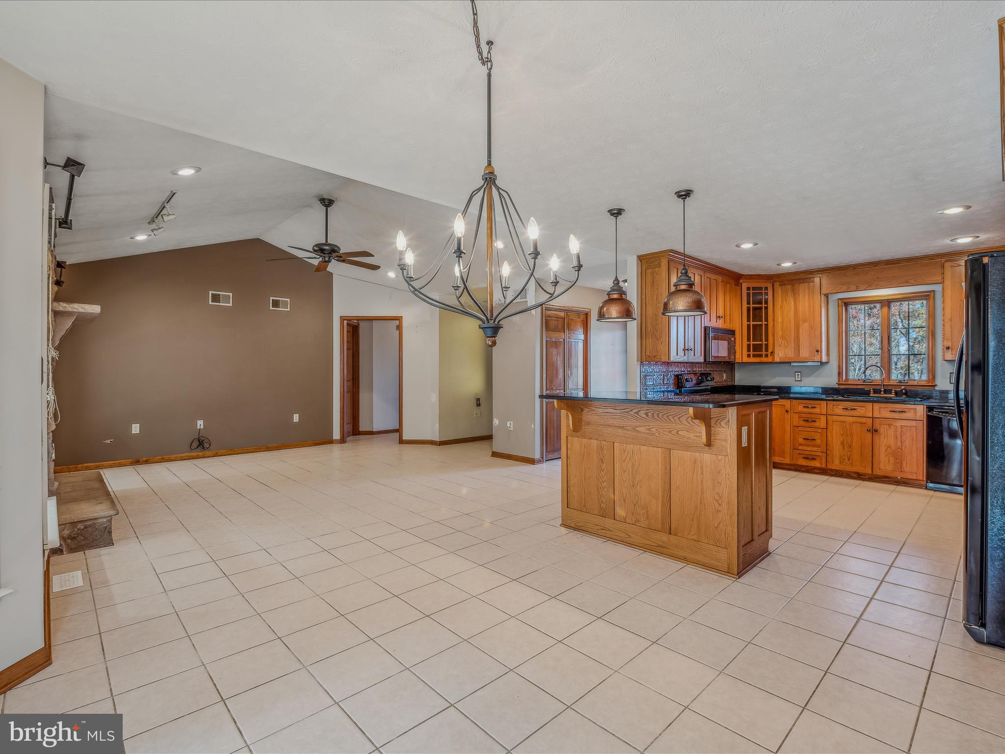 VILLAGE SQUARE - Residential