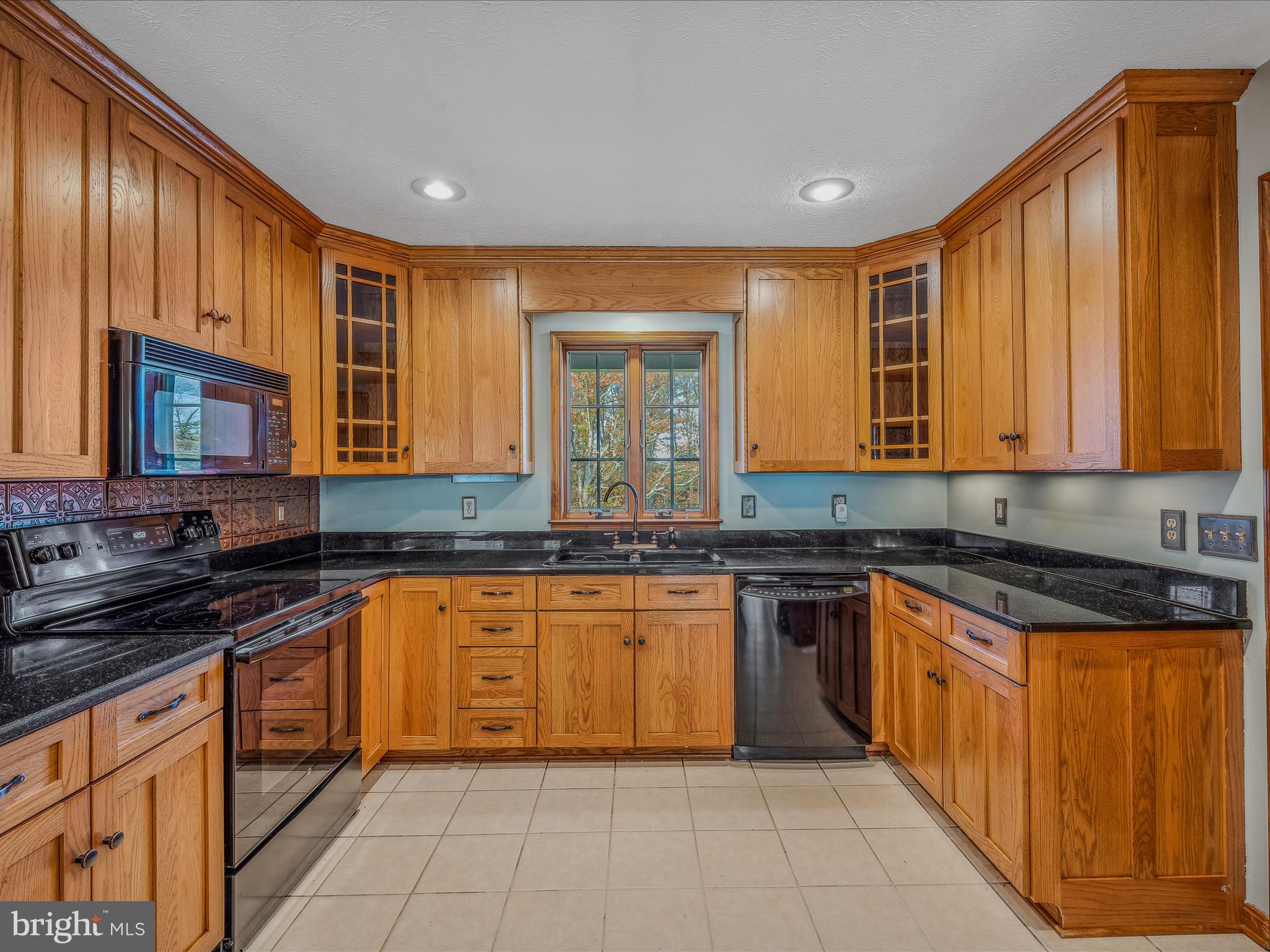 VILLAGE SQUARE - Residential