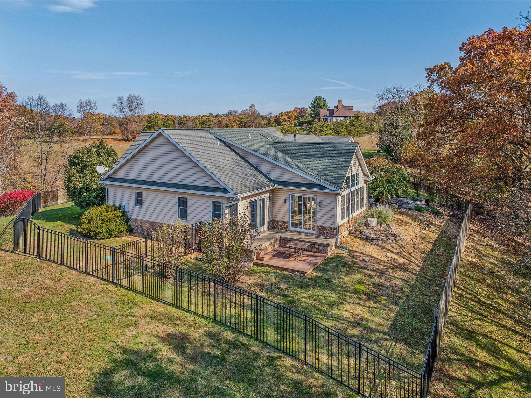 VILLAGE SQUARE - Residential