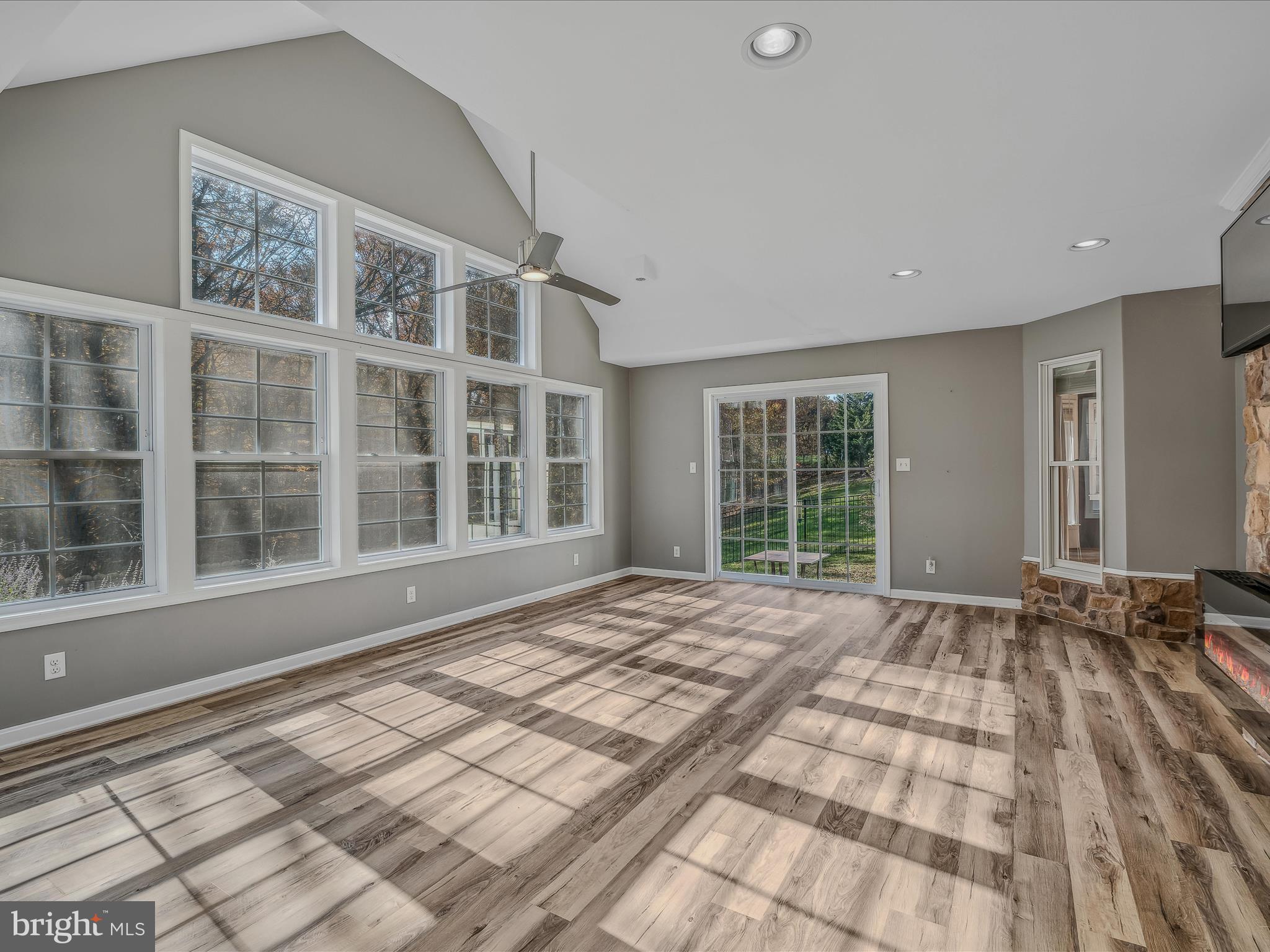 VILLAGE SQUARE - Residential