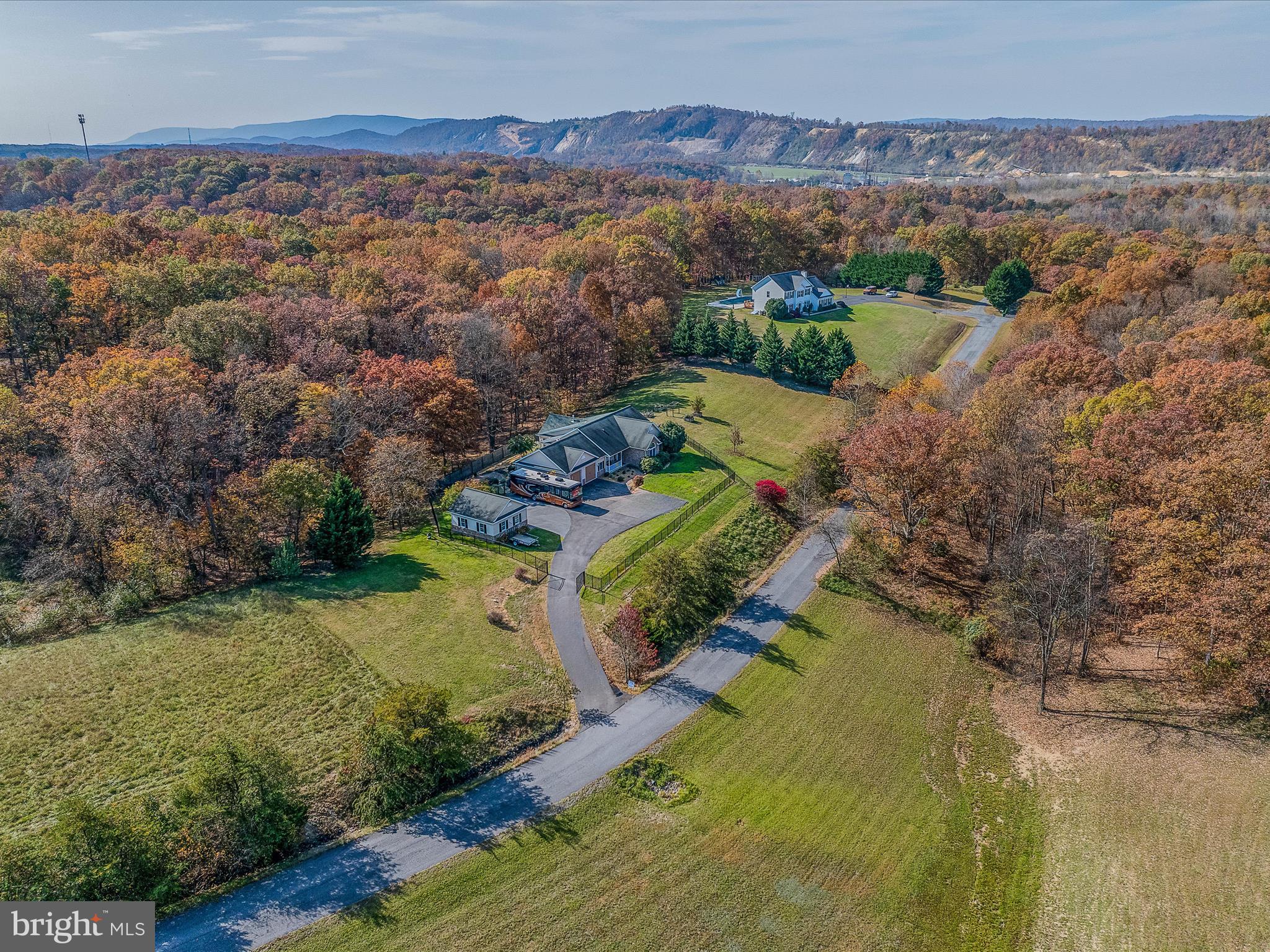 VILLAGE SQUARE - Residential