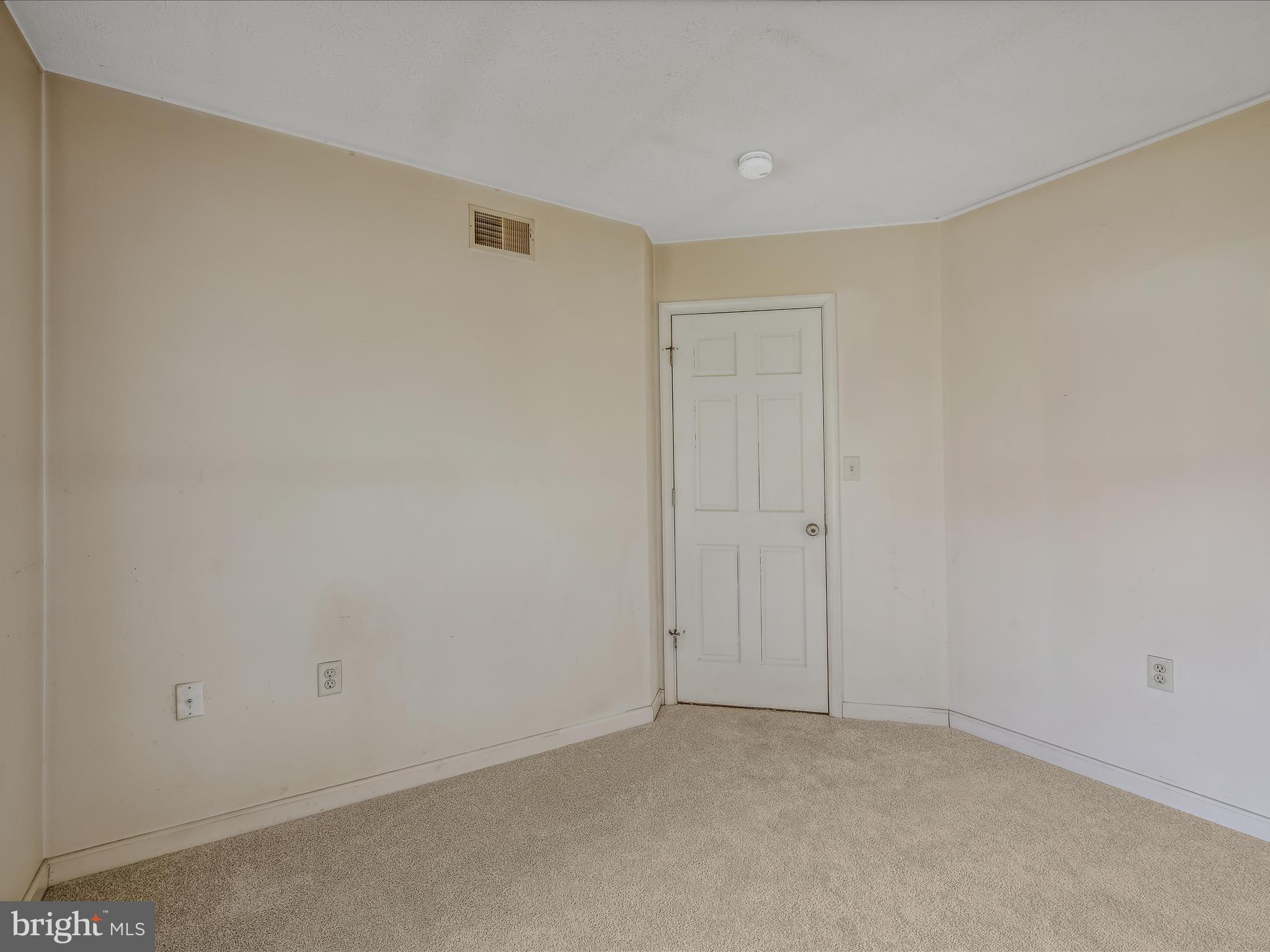 VILLAGE SQUARE - Residential