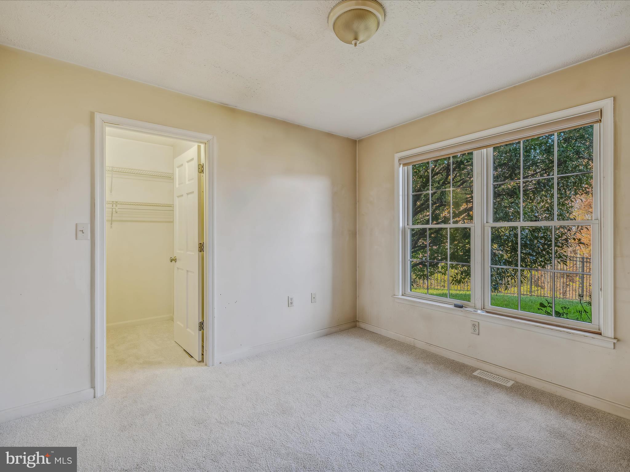 VILLAGE SQUARE - Residential