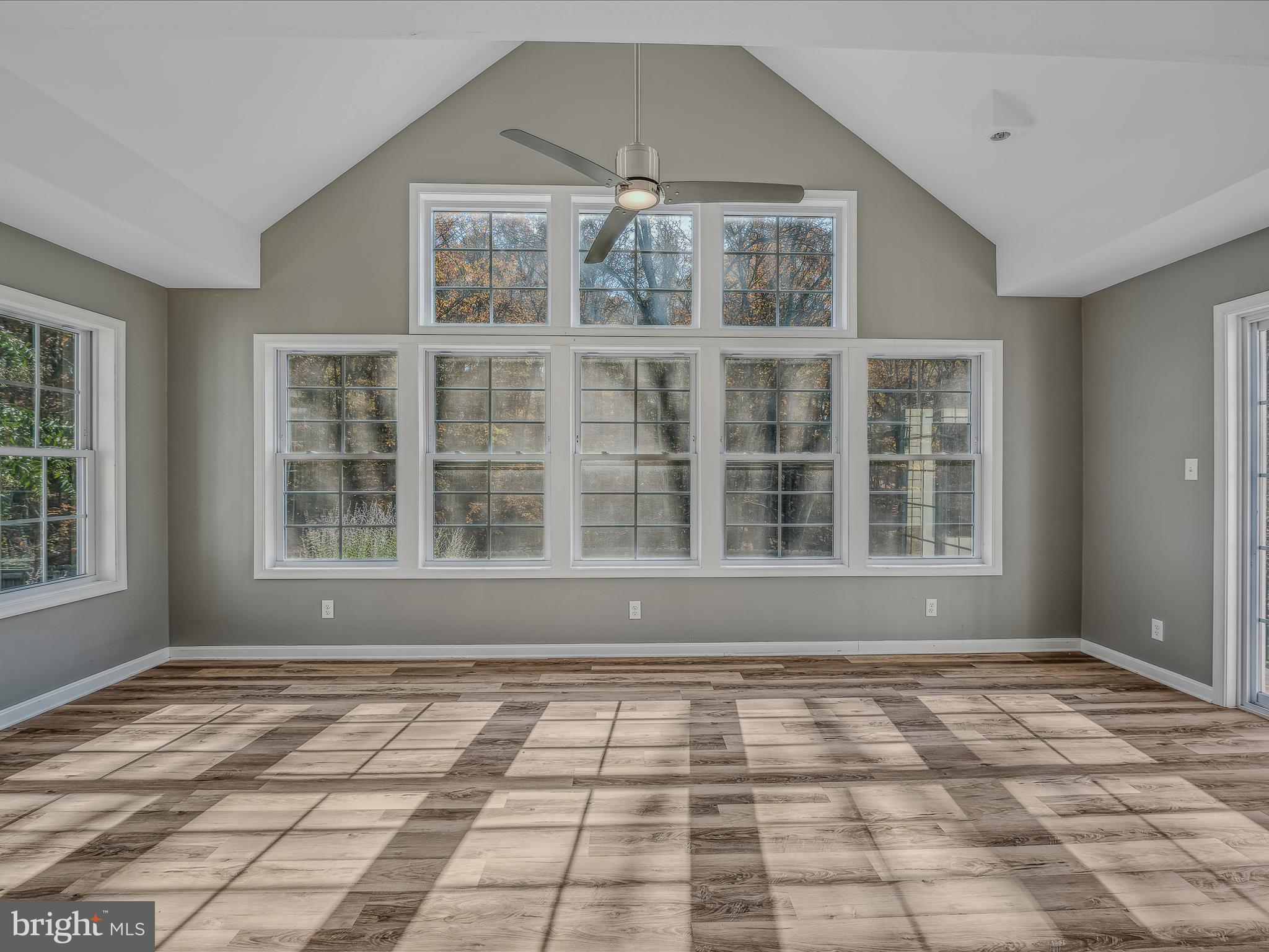 VILLAGE SQUARE - Residential