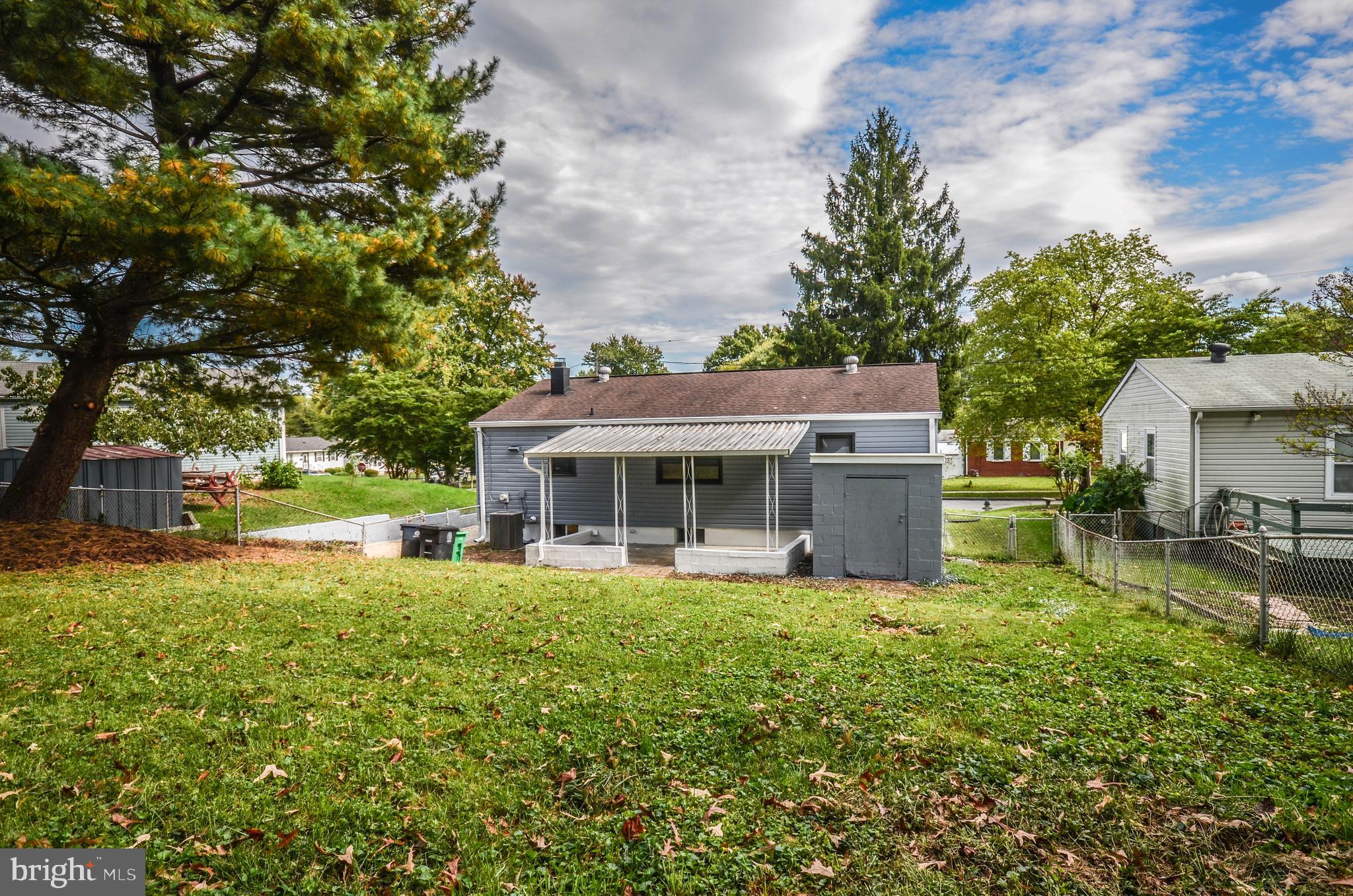 WHITFIELD KNOLLS - Residential