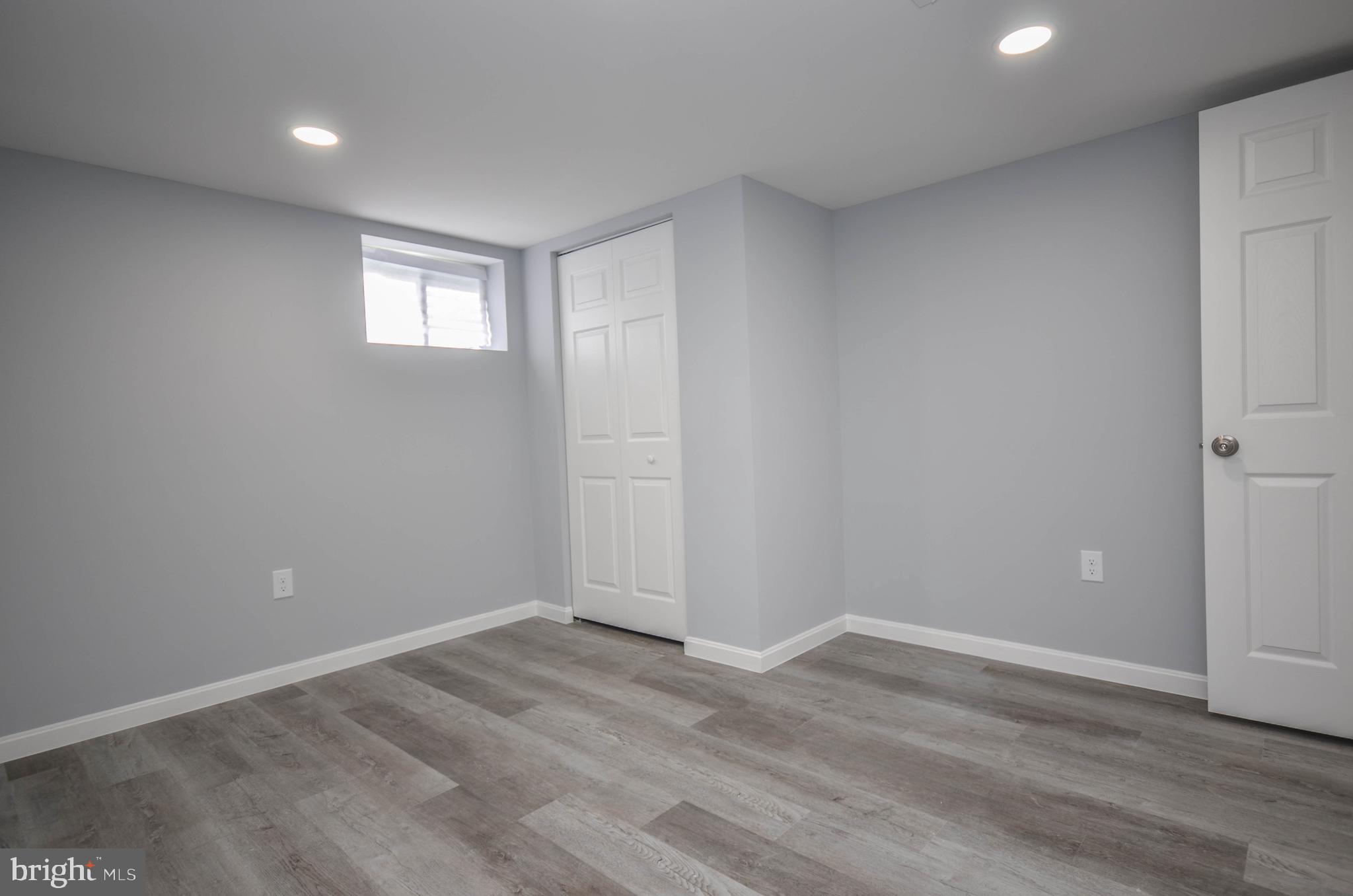 WHITFIELD KNOLLS - Residential