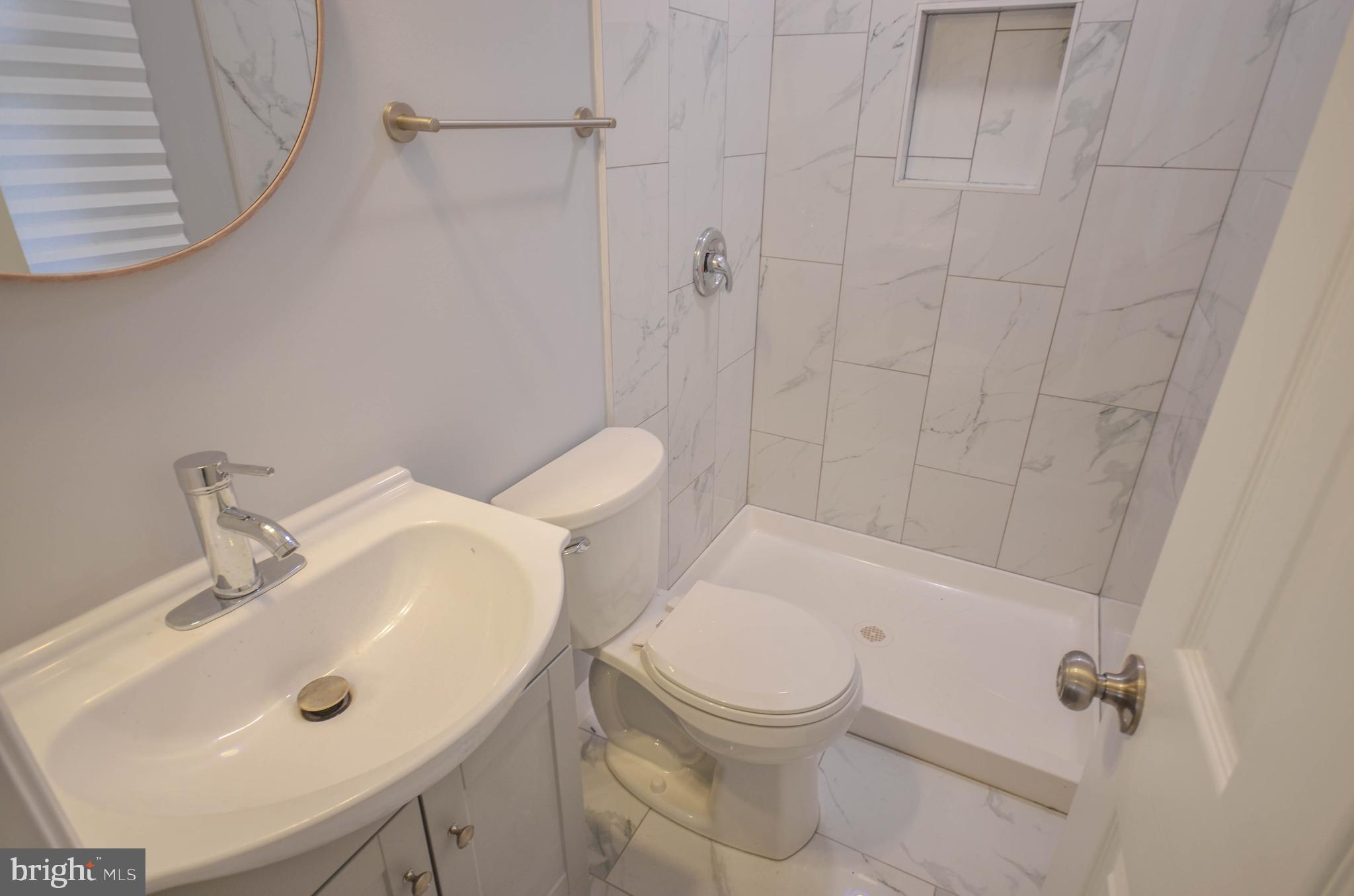 WHITFIELD KNOLLS - Residential