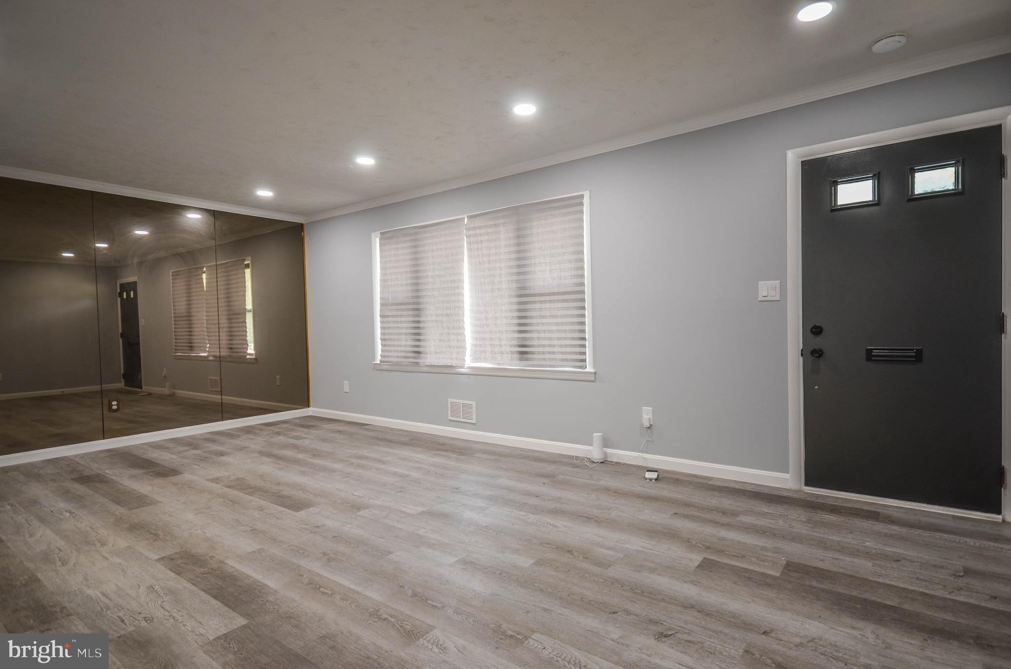 WHITFIELD KNOLLS - Residential