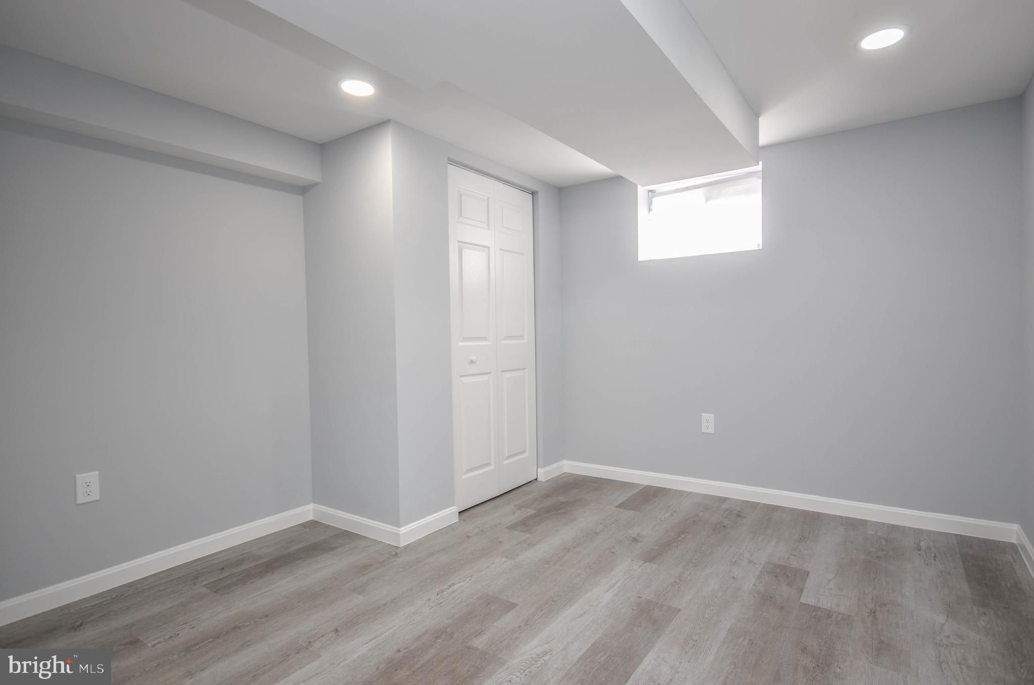 WHITFIELD KNOLLS - Residential