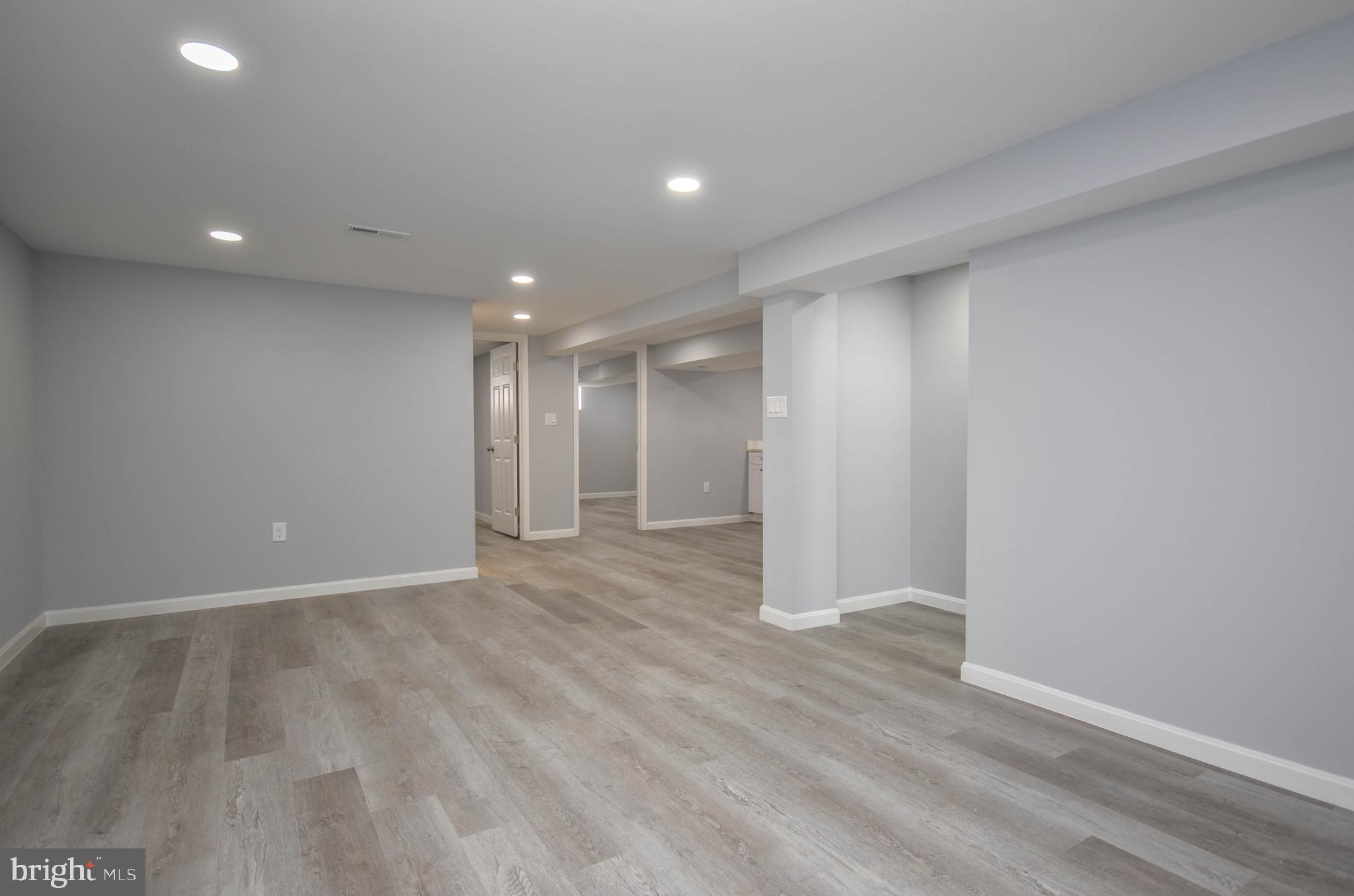 WHITFIELD KNOLLS - Residential