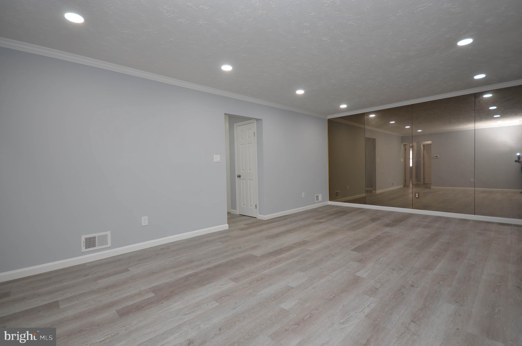 WHITFIELD KNOLLS - Residential