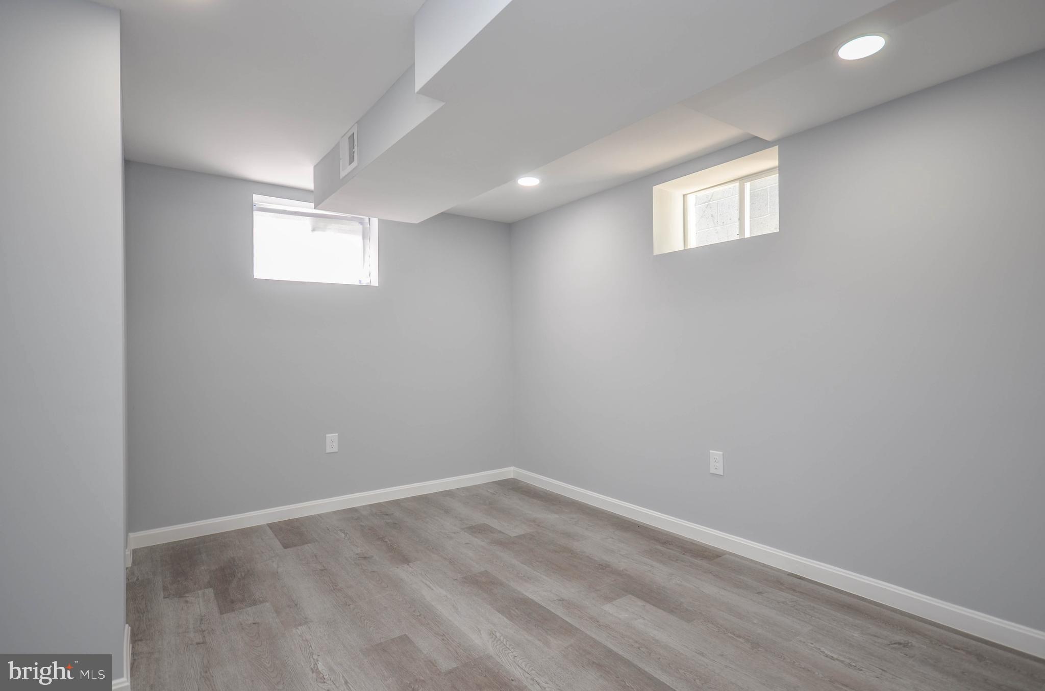 WHITFIELD KNOLLS - Residential