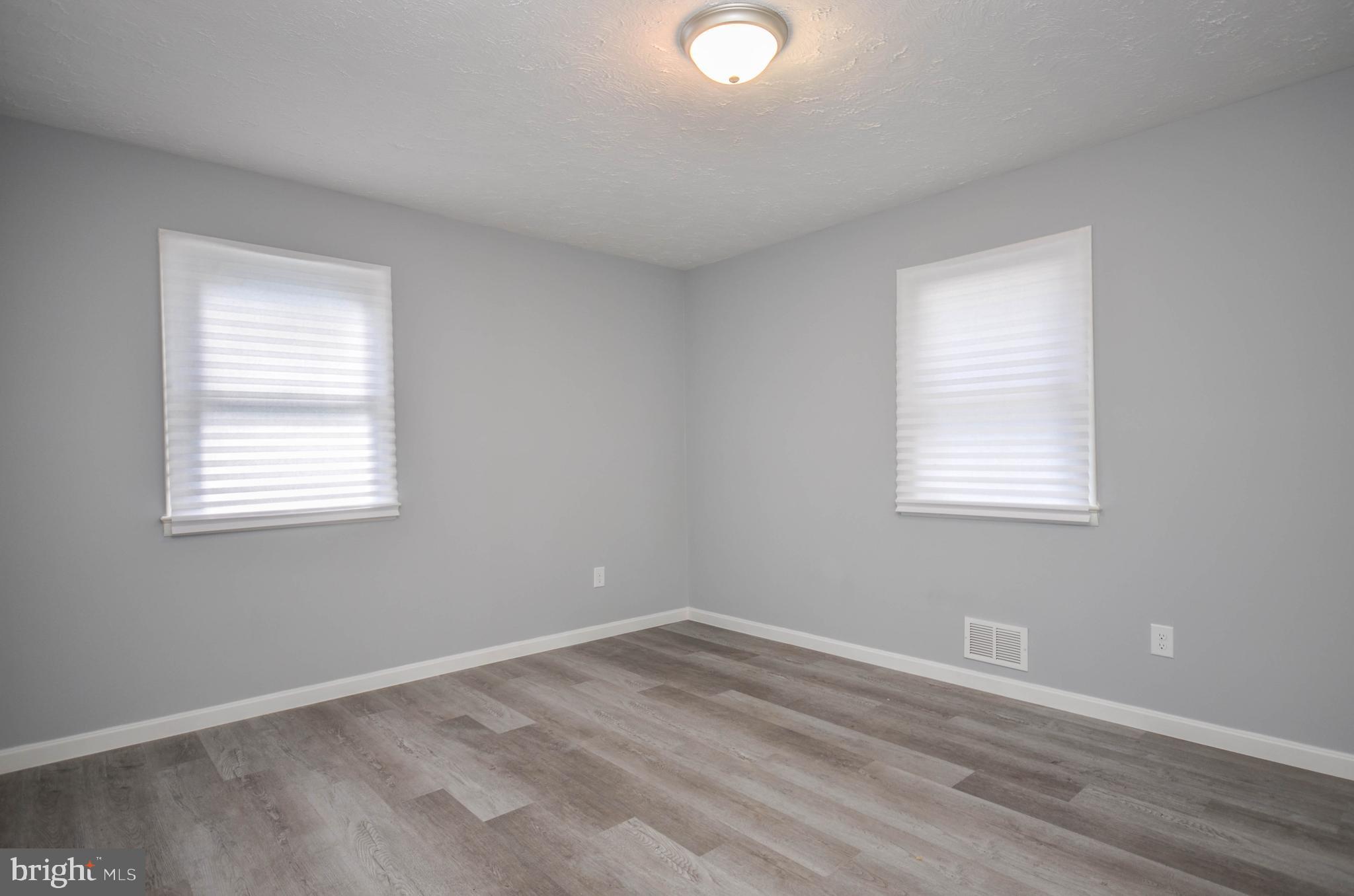 WHITFIELD KNOLLS - Residential