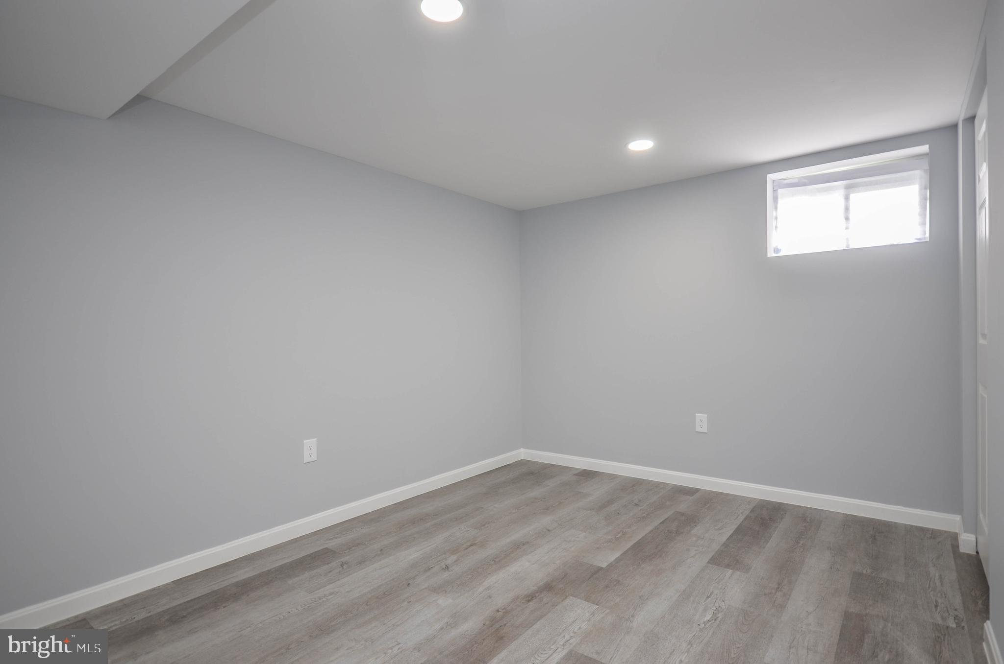 WHITFIELD KNOLLS - Residential