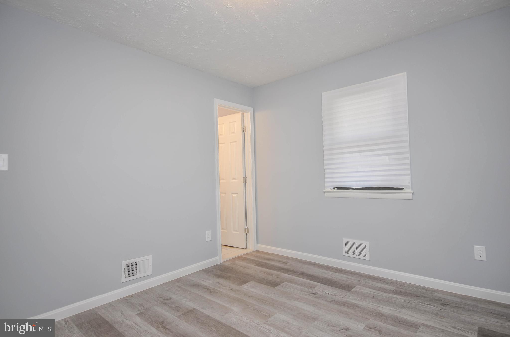 WHITFIELD KNOLLS - Residential