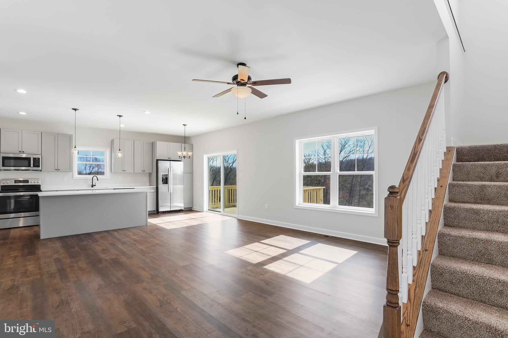 MIDDLE CREEK VISTAS - Residential