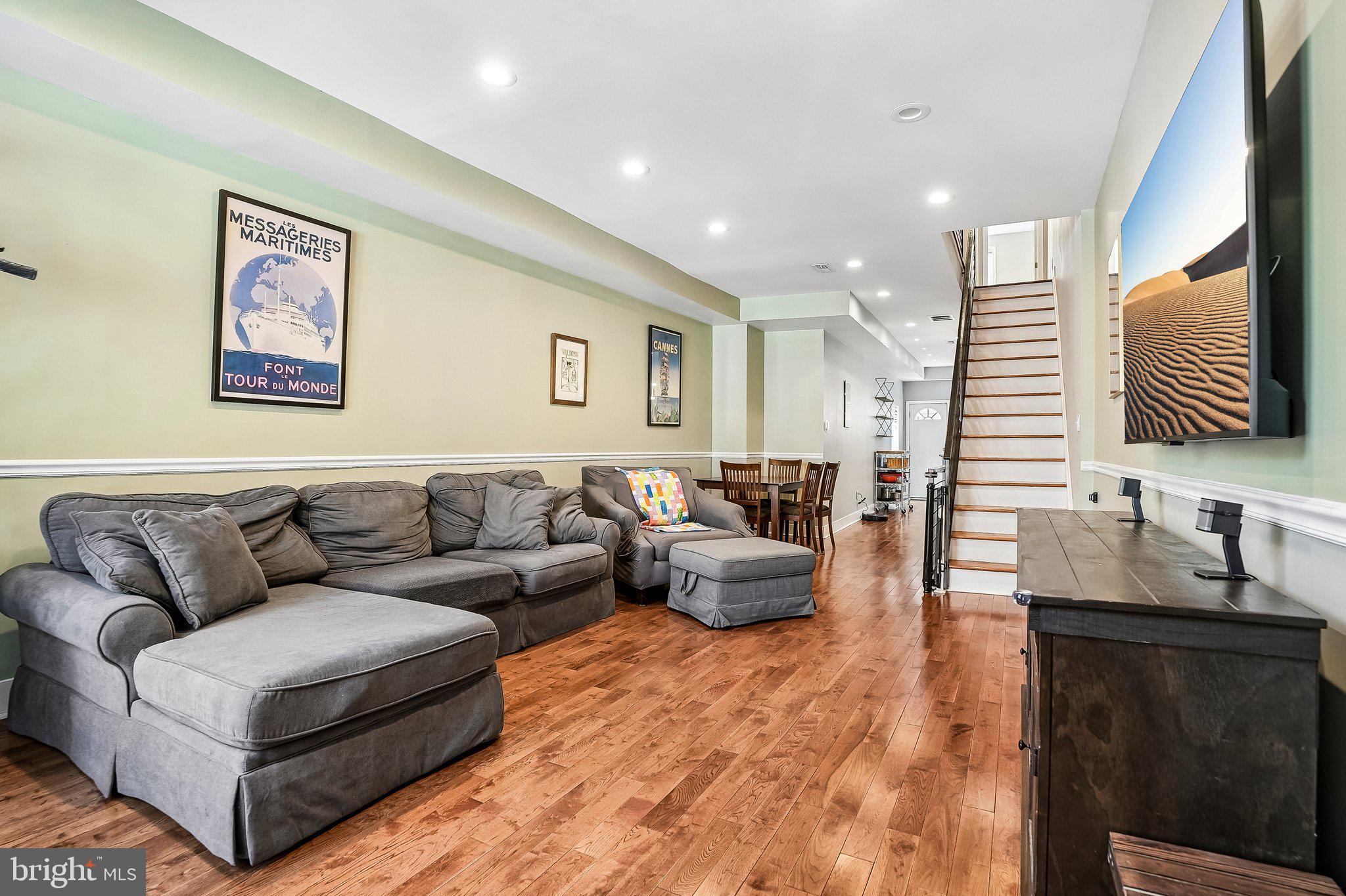 2238 DICKINSON STREET