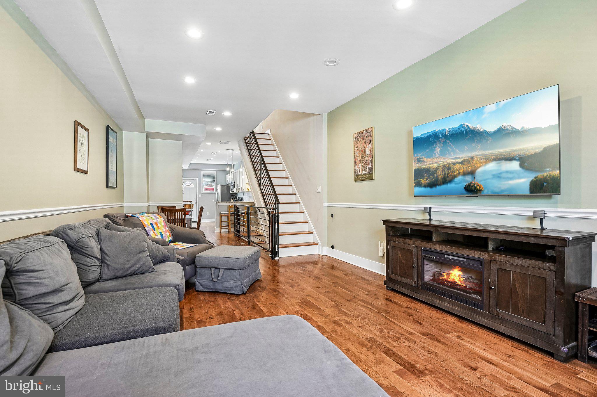 2238 DICKINSON STREET