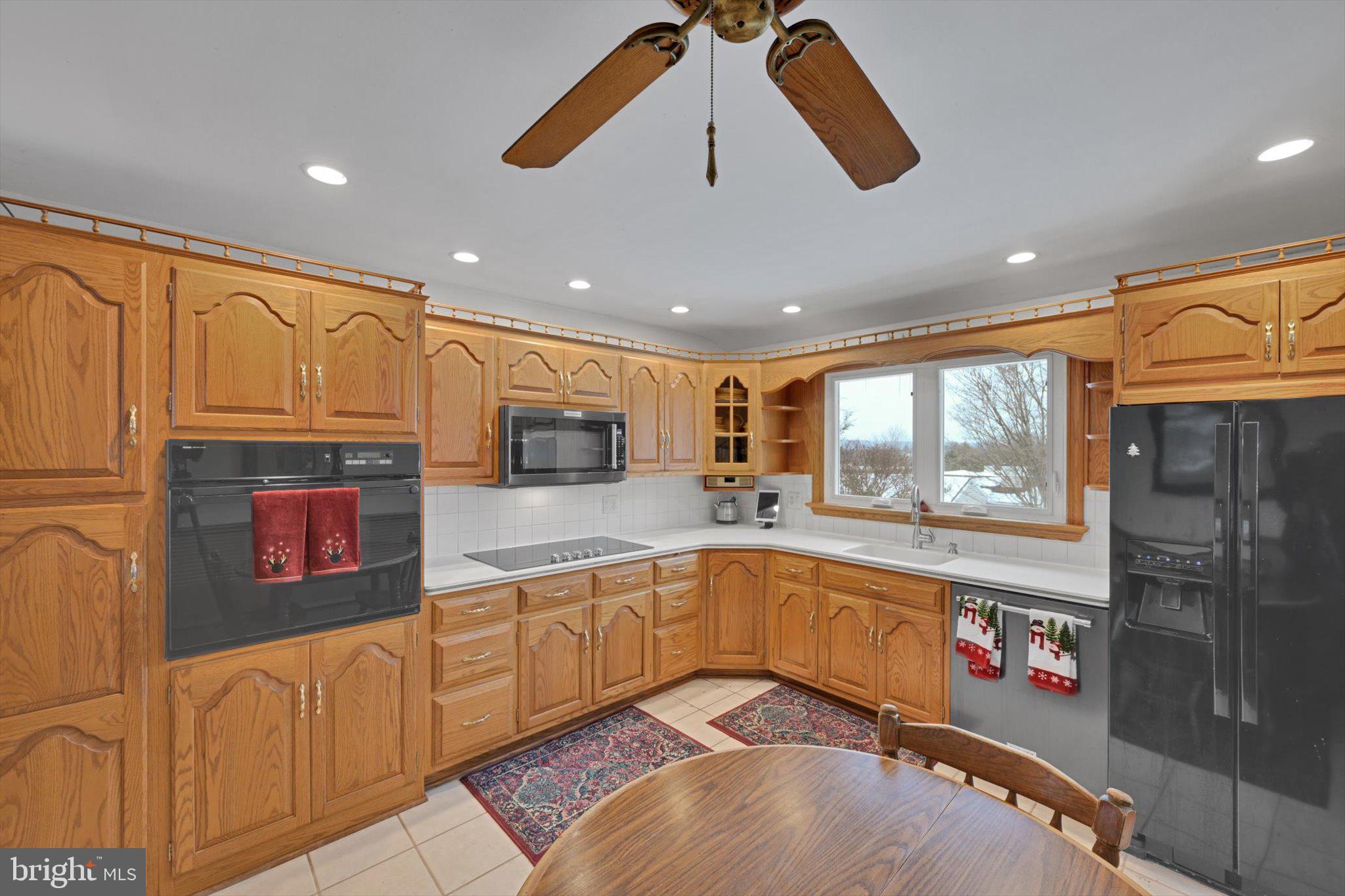 YORKVILLE - Residential