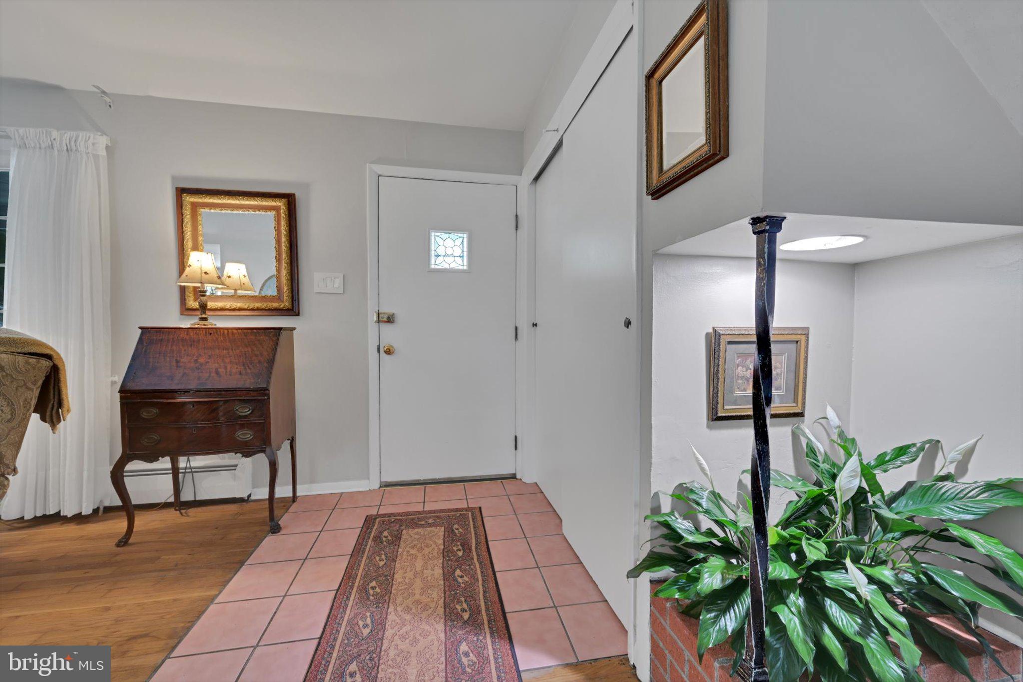 YORKVILLE - Residential