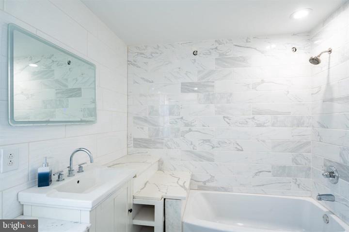 POINT BREEZE - Residential Lease