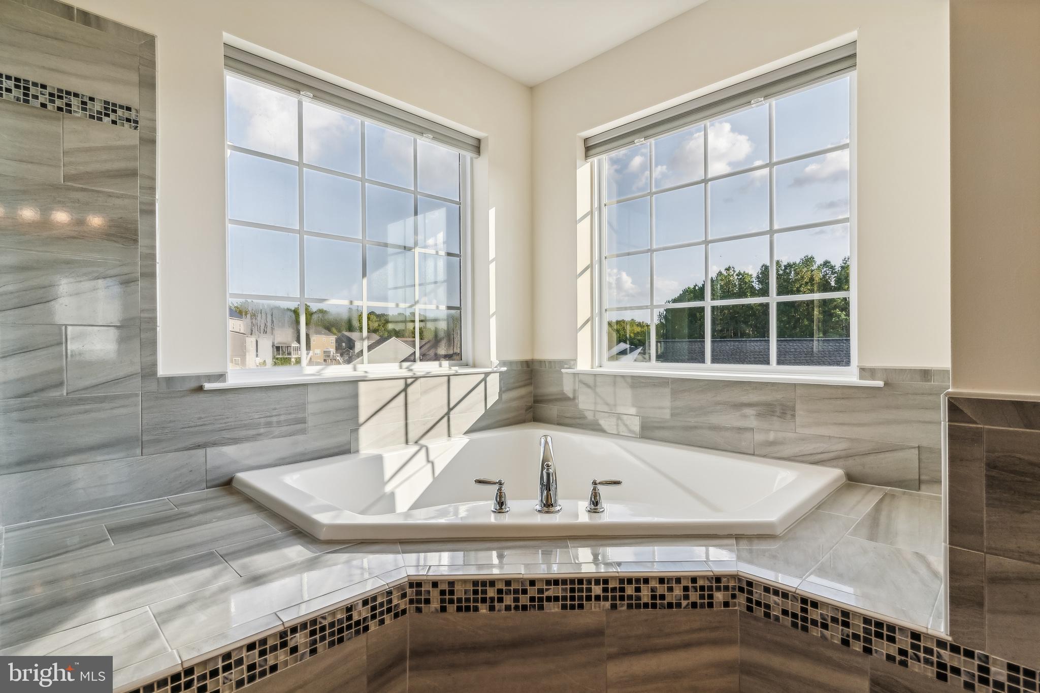 ELIZABETH HILLS - Residential Lease