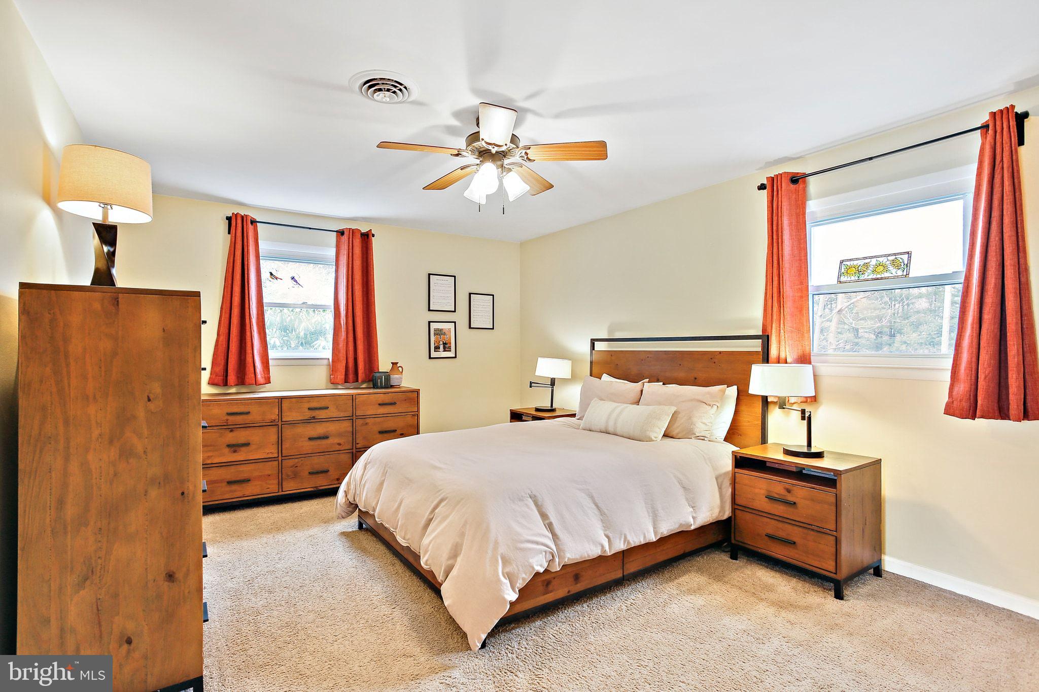 WHITE HALL - Residential